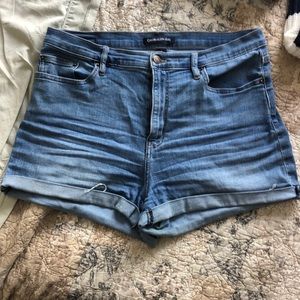 High-waisted jeans shorts